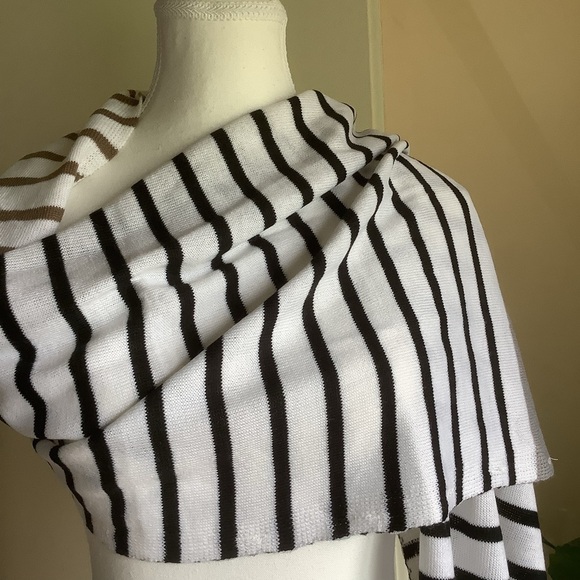 New Simply Noelle Striped Scarf/Wrap - Picture 4 of 10